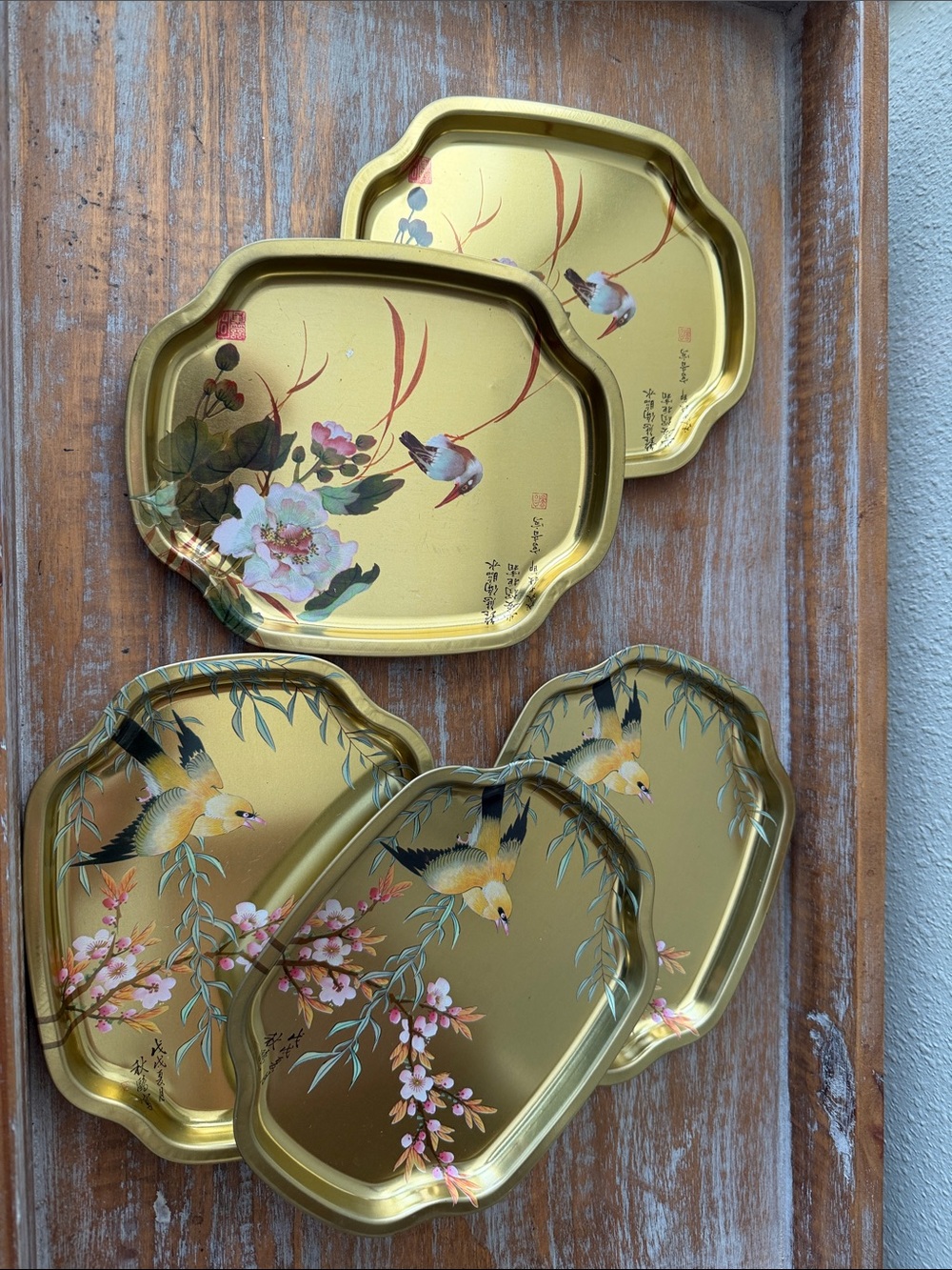 Set of 5 METAL TRAYS w/LONG BEAKED BIRD Blooming Flowers Vintage